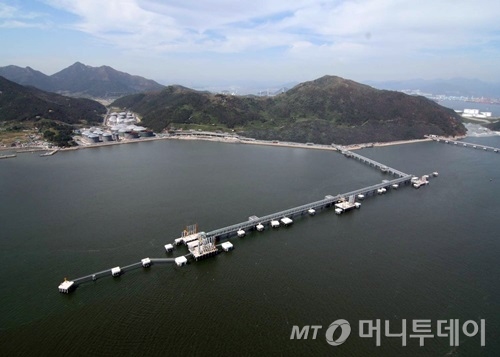 오일허브코리아 여수의 해상부두시설에는 20만톤의 유조선 4대가 동시에 접안할 수 있다. /사진=한국석유공사