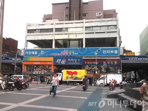 서울 종로구 세운상가 본관 입구 전경. / 사진 = 이재윤 기자.