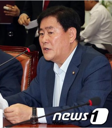 최경환 새누리당 원내대표/뉴스1