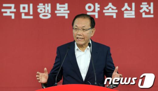 황우여 새누리당 대표는 28일 오전 여의도 당사에서 기자회견을 열고 'NLL 수호' 의지를 담은 여야 공동선언문을 채택하자고 밝혔다./뉴스1