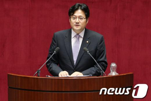 25일 서울 여의도 국회의사당에서 열린 본회의에서 홍익표 민주당 의원이 5분 자유발언을 하고 있다./사진=뉴스1제공