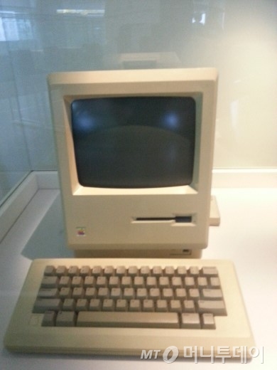 애플 '매킨토시 128K'.