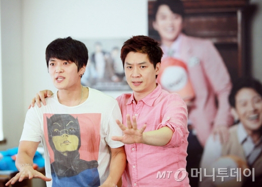 '뮤지컬 구텐버그!'에서 버드 역을 맡은 장현덕(왼쪽)과 더그 역의 정상훈 /사진제공=쇼노트