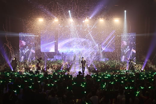 B.A.P의 콘서트는 데뷔 초의 콘셉트와 자잘한 아이디어들로 팬들을 즐겁게 만들었다.