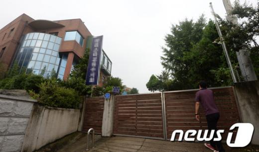 이석기 통합진보당 의원이 지난 5월 경기동부연합 지하조직 'RO(Revolutionary Organization)' 모임을 개최한 것으로 알려진 서울 마포구 합정동의 한 종교시설에 적막감이 감돌고 있다. /사진=뉴스1 양동욱 기자