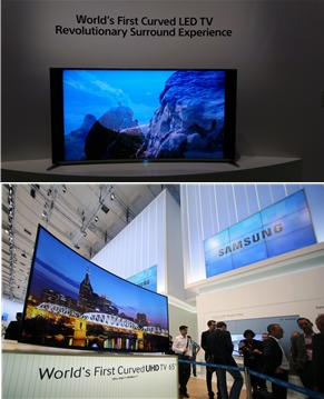 소니가 '세계 최초'라며 커브드 LED TV(위). 삼성전자는 한 단계 높은 UHD급 커브드 LED TV(아래)를 내놨다.