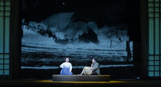 창극 '서편제'에서 명창 안숙선이 노년의 송화 역으로 특별출연한 마지막 장면 /사진제공=국립극장