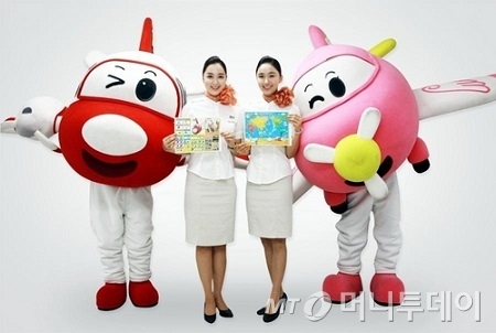 ↑제주항공은 '두리둥실 뭉게공항' 캐릭터를 활용해 다양한 마케팅을 진행하고 있다/사진=제주항공