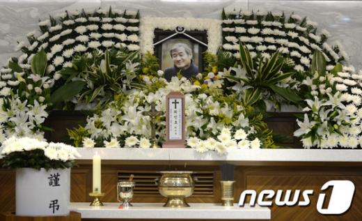 서울 서초구 반포동 서울성모병원 장례식장에 故 최인호씨의 빈소가 마련돼 있다. /뉴스1  News1 안은나 기자