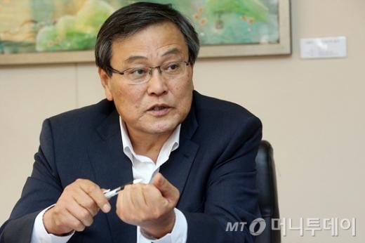 최문기 미래창조과학부 장관은 머니투데이와의 대담에서 "창조경제 벤처 활성화를 위해서는 창업자 연대보증제도 개선이 이뤄어져야한다"고 강조했다. /사진=임성균 기자. tjdrbs23@