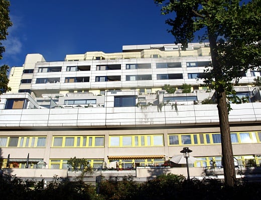 독일 베를린 근교의 '슐랑켄 바더 슈트라세(Schlangenbader strabe)' 단지 전경. 계단식으로 지어져 옥상은 정원으로 사용하고 있다./사진=송학주 기자