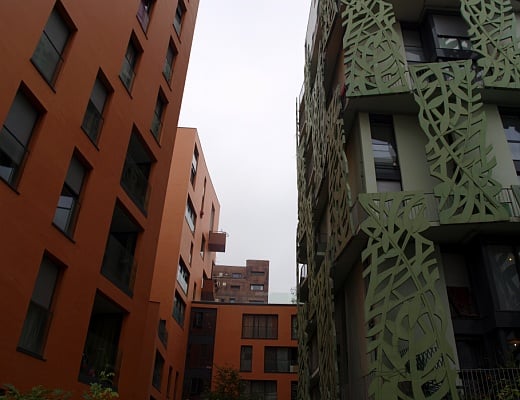 프랑스 파리 세느강 인근의 '세느 리브고쉬' 사회주택(임대주택). 화려한 외관이 눈에 띤다./사진=송학주 기자