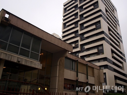 프랑스 파리의 공공임대주택 단지인 큐리알지구의 어린이집. 입주민뿐 아니라 지역 주민들도 함께 다닌다./사진=송학주 기자