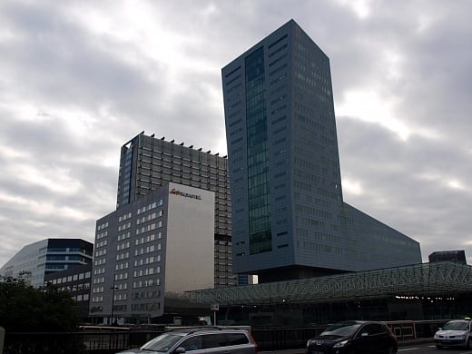 프랑스 북부 릴 시의 '유라릴역'에 위치한 유라릴 타워. 세계적으로 유명한 현대건축가인 장누벨이 건축해 화제가 됐다./사진=송학주 기자