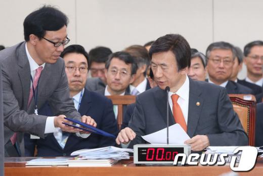 14일 국회 국정감사에 출석한 윤병세 외교부장관/뉴스1