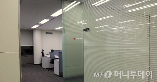 15일 압수수색이 이뤄진 서울 을지로 동양그룹 전략기획본부 사무실. 지난 2일 전략기획본부가 해체되면서 대부분의 자리가 비어 있다. /사진=구경민 기자