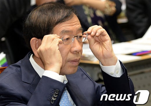 18일 서울시 신청사에서 개최된 국회 국토위원회 국정감사장에 박원순 서울시장이 참석했다. / 사진제공 = 뉴스1(박세연 기자)