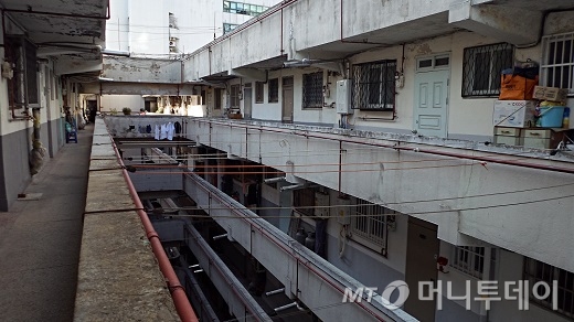 동대문아파트 내부 중정을 고층에서 내려다본 모습 / 사진=김유경 기자