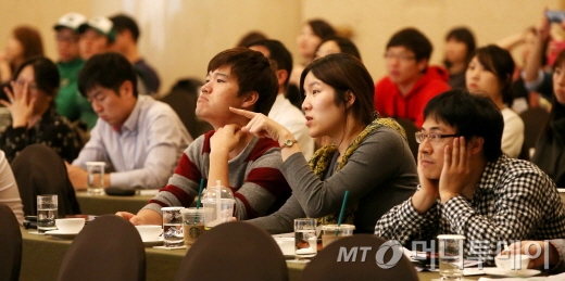서울 플라자호텔에서 '2013 대한민국 모바일앱 어워드'가 열렸다. 한킴 알토스벤처스 대표, 노영규 KAIT 부회장, 윤종록 미래창조과학부 제2차관, 홍선근 머니투데이 미디어그룹 회장, 박종환 록앤올 대표, 최재홍 강릉원주대 교수, 신동희 성균관대 교수, 황병선 카이스트 교수, 안상하 에스유디 대표, 천계성 트립비 공동대표, 유충길 핀콘 대표, 강수남 모두의주차장 대표(왼쪽 상단부터)/사진=이기범 기자