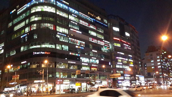 장기 지구에 자리잡은 상가들/사진=진경진기자