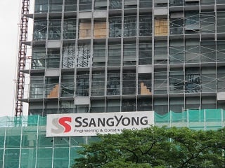 일부 층에서 덩쿨식물이 타고 올라갈 수 있도록 건물외벽 공사가 일부 진행됐다. 르 누벨 콘도미니엄은 세계 5대 건축가 장 누벨(Jean Nouvel)이 설계했다.