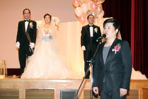 100인이사회 이효정 회장과 김유리 이사가 장기기증 서약을 하고 있다./사진=100인 이사회