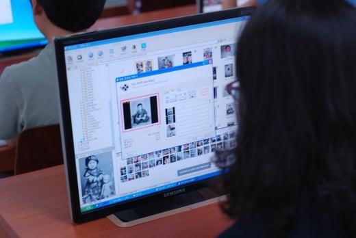 청소년권장사이트에서 '효앨범'을 직접 제작해 보고 있는 학생/자료사진=KISA