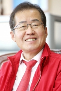 홍준표 경상남도지사는 취임 후 1년여 경남 부채절감과 미래 먹거리 창출에 주력해 왔다./창원(경남)=이기범 머니투데이 기자