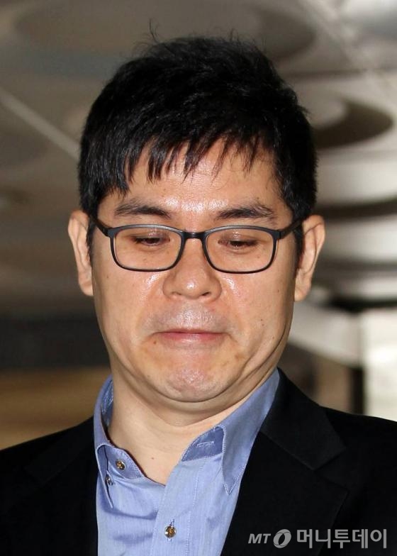 개그맨 김용만이 지난 6월 27일 오전 서울 서초구 서울중앙지방법원 선고공판에 출석하고 있다. 이날 김용만은 상습적으로 불법도박을 한 혐의로 징역 8월에 집행유예 2년을 선고 받았다. /사진=최부석 기자