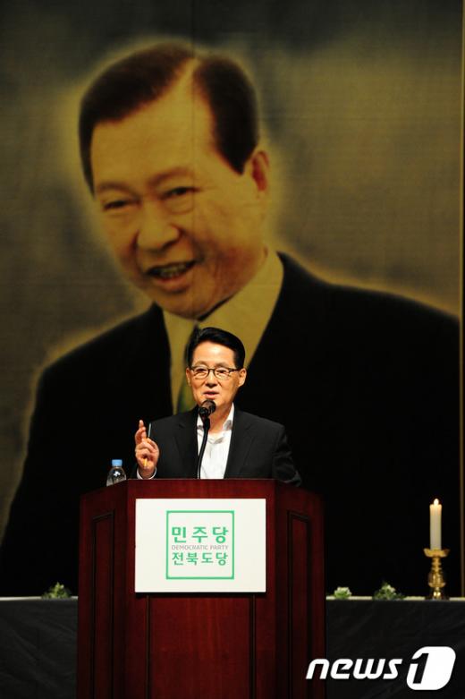 고(故) 김대중 전 대통령의 추모식에서 강연하는 박지원 민주당 의원/ 사진=뉴스1