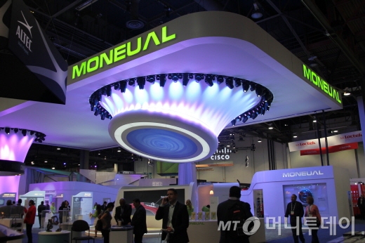 CES2014의 모뉴엘 부스