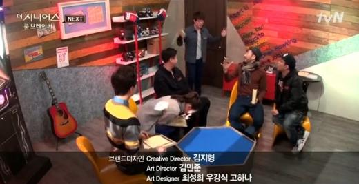 지난 11일 방송된 tvN '더 지니어스2:룰 브레이커' 6회에 대한 논란이 식지 않고 있다. 특히 방송인 연합이 이두희를 보며 웃음을 터뜨리는 장면이 예고편에서는 나왔지만 본 방송에서는 편집돼 논란이 커지고 있다/ 사진=tvN 캡처