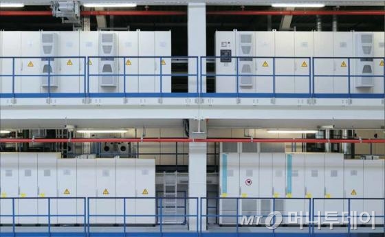 ↑리탈이 생산, 납품하는 중대형 인클로저 이미지