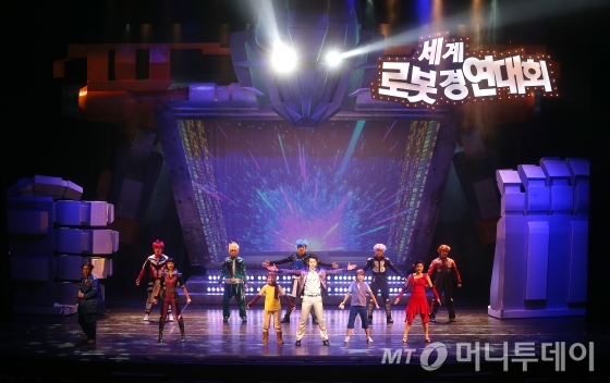 뮤지컬 '또봇 아빠의 노래'는 서울 국립중앙박물관 극장 용에서 다음달 23일까지 공연한다. /사진=홍봉진 기자