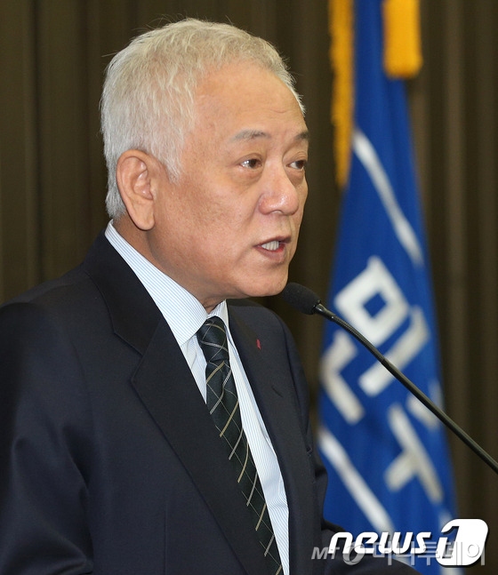 민주당 김한길 대표가 지난 1월27일 오전 서울 여의도 국회에서 열린 제4차 당무위원회의에서 인사말을 하고 있다. /뉴스1