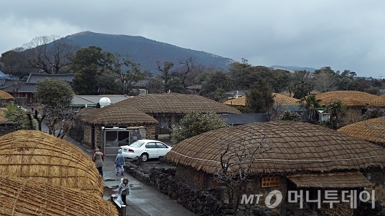 제주성읍마을 고상은가옥(정가운데) / 사진=김유경기자