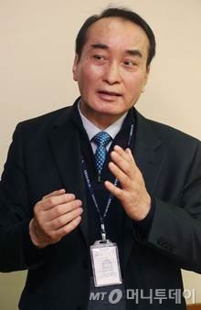 지난 28일 만난 박보순 경위. 그는 청각장애인용 거짓말탐지 프로그램을 개발해 누명을 풀어준 일로 경찰 내에서는 유명인사다. 그는 "처음 거짓말을 해도 '왜 거짓말을 했느냐' 다그치기 보단 나중에라도 진실을 밝히면 용기 있다고 격려해주는 사회가 돼야 한다"고 말했다./사진=이동훈 기자 photoguy@