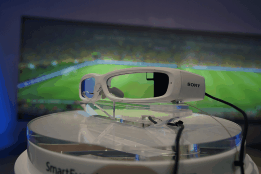 CES2014에서 소니가 선보였던 '스마트아이글래스'. 시제품으로 상품화 계획, 용도, 출시 일정 등은 아직 확정되지 않았다./사진=소니