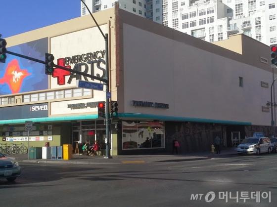 커피숍과 갤러리, 예술가들의 작업공간이 들어선 이머전시아트(Emergency Arts). /라스베가스=유병률기자