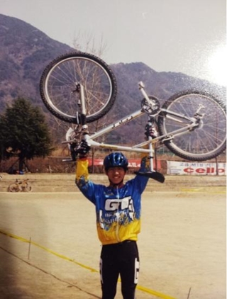 1997년 창원 MTB대회 XC종목에 참가, 완주 직후 찍은 사진/사진=윤일석 제공