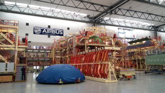 에어버스 동체 조립중인 공장 내부 모습/사진제공=홍정표 기자