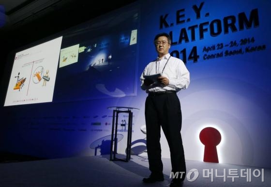 장석인 산업연구원 선임연구위원이 23일 오전 서울 여의도 콘래드호텔에서 열린 '2014 키플랫폼'에서 주제발표를 하고 있다./ 사진= 이동훈 기자