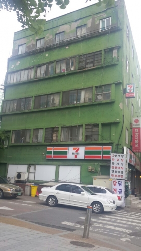 서울 서대문구 충정로3가에 위치한 '충정아파트' 전경. / 사진=진경진 기자