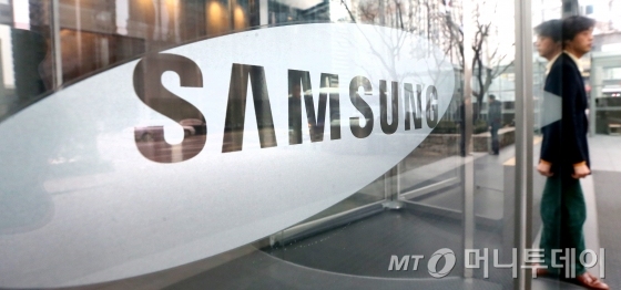 상단 왼쪽부터 △이인용 삼성전자 커뮤니케이션팀장 △김상균 삼성전자 법무팀장 △육현표 삼성경제연구소 전략지원총괄 사장 △정금용 삼성전자 인사팀장 △정현호 삼성 미래전략실 인사지원팀장 △부윤경 삼성 미래전략실전략2팀장 △박학규 삼성 미래전략실경영진단팀장 △성열우 삼성 미래전략실 준법경영실장 △이수형 삼성 미래전략실 기획팀장 △이준 삼성 미래전략실 커뮤니케이션팀장 /사진 제공=삼성그룹