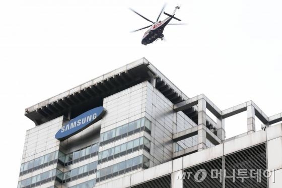 이건희 삼성 회장은 10일 밤 이태원동 자택 인근인 순천향대 병원 응급실에 도착 직후 심장마비 증상이 나타나 심폐소생술 등 응급조치 받았다. (사진은 11일 오전 2시 모습)/사진=김남이 기자