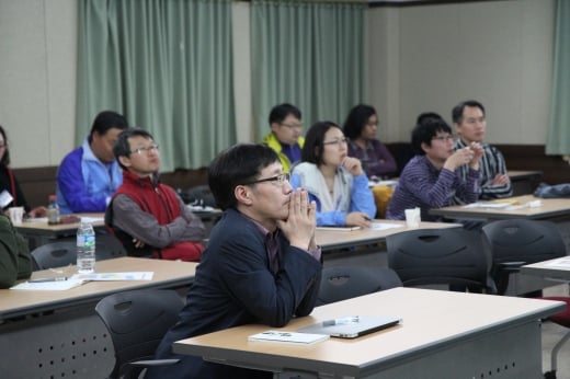 과학강연을 듣고 있는 참가자들/사진=소백산천문대 최한별 연구원