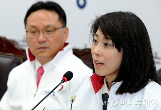 신의진 새누리당 의원(오른쪽)/사진=뉴스1