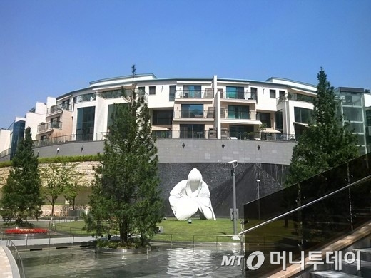 '한남 더힐' 단지 내부/사진=이재윤 기자