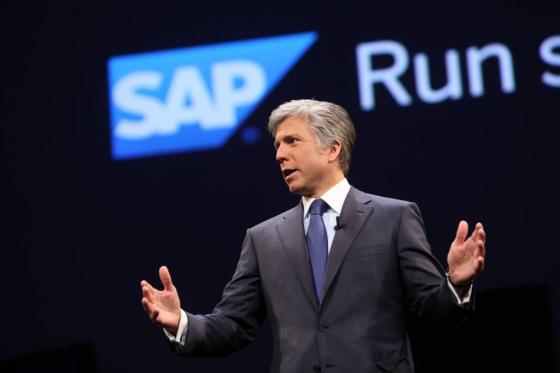 빌 맥더멋 SAP CEO(최고경영자)가 3일(현지시간) 미국  올랜도에서 열린 SAP 최대 연례행사 '사파이어 나우'에서 "Simplify Everything. Do Anything."을 주제로 기조연설을 하고 있다./사진=SAP