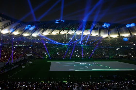 지난달 28일 서울월드컵경기장에서 열린 한국 축구대표팀 브라질 월드컵 출정식에서 레이저쇼가 펼쳐지고 있다./ 사진=뉴스1